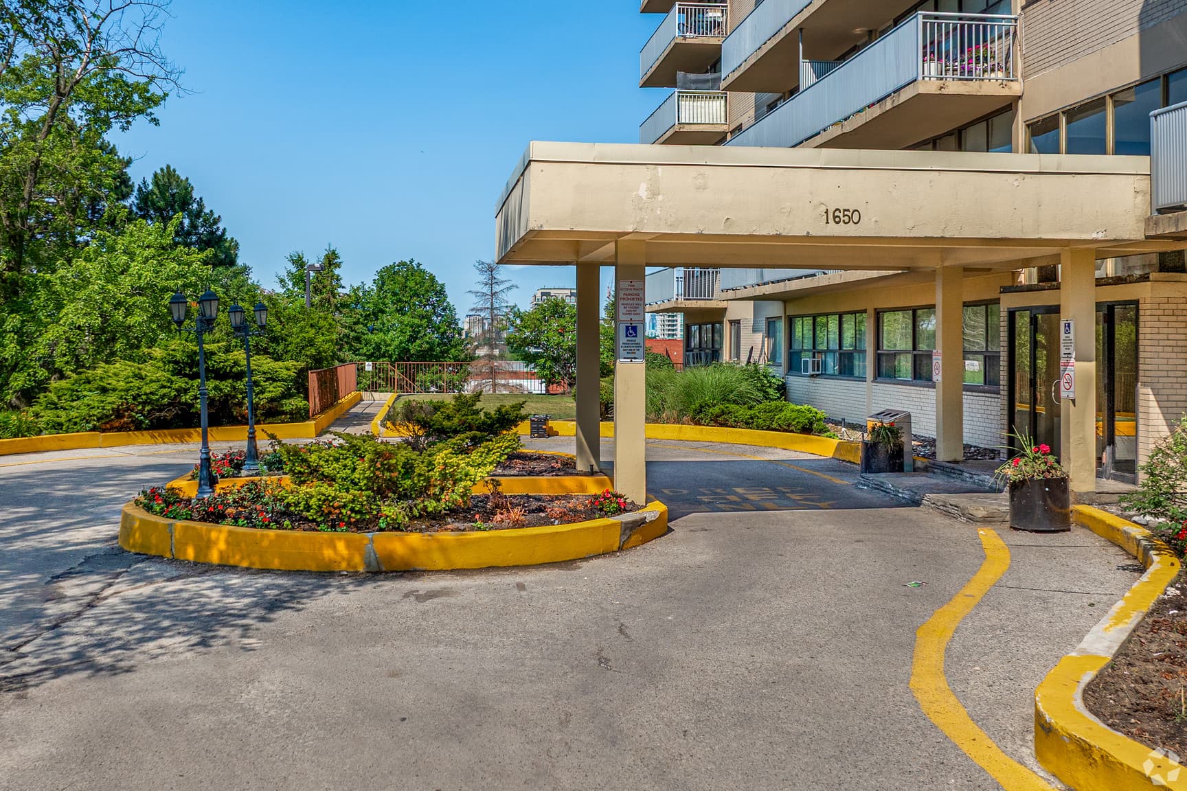 Sunrise Tower Apartments — 1 Bedroom - Photo 8