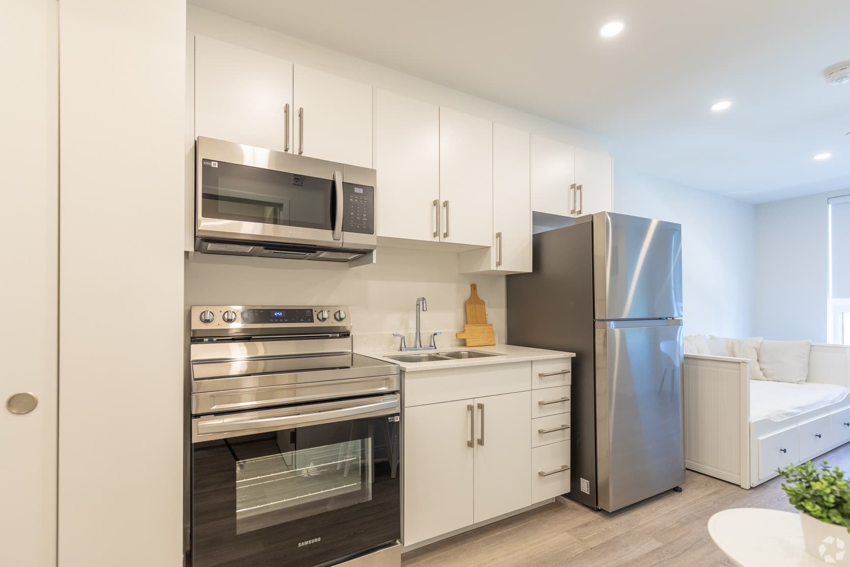 Residences on Niagara — 1 Bedroom - Photo 25