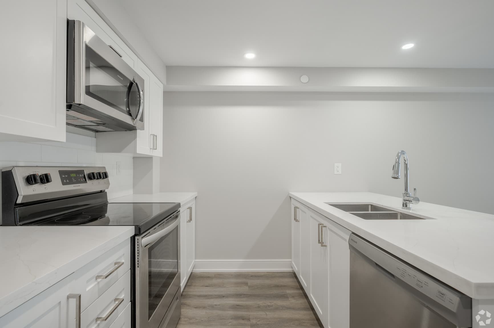 Jameson Avenue Apartments — 1 Bedroom - Photo 34