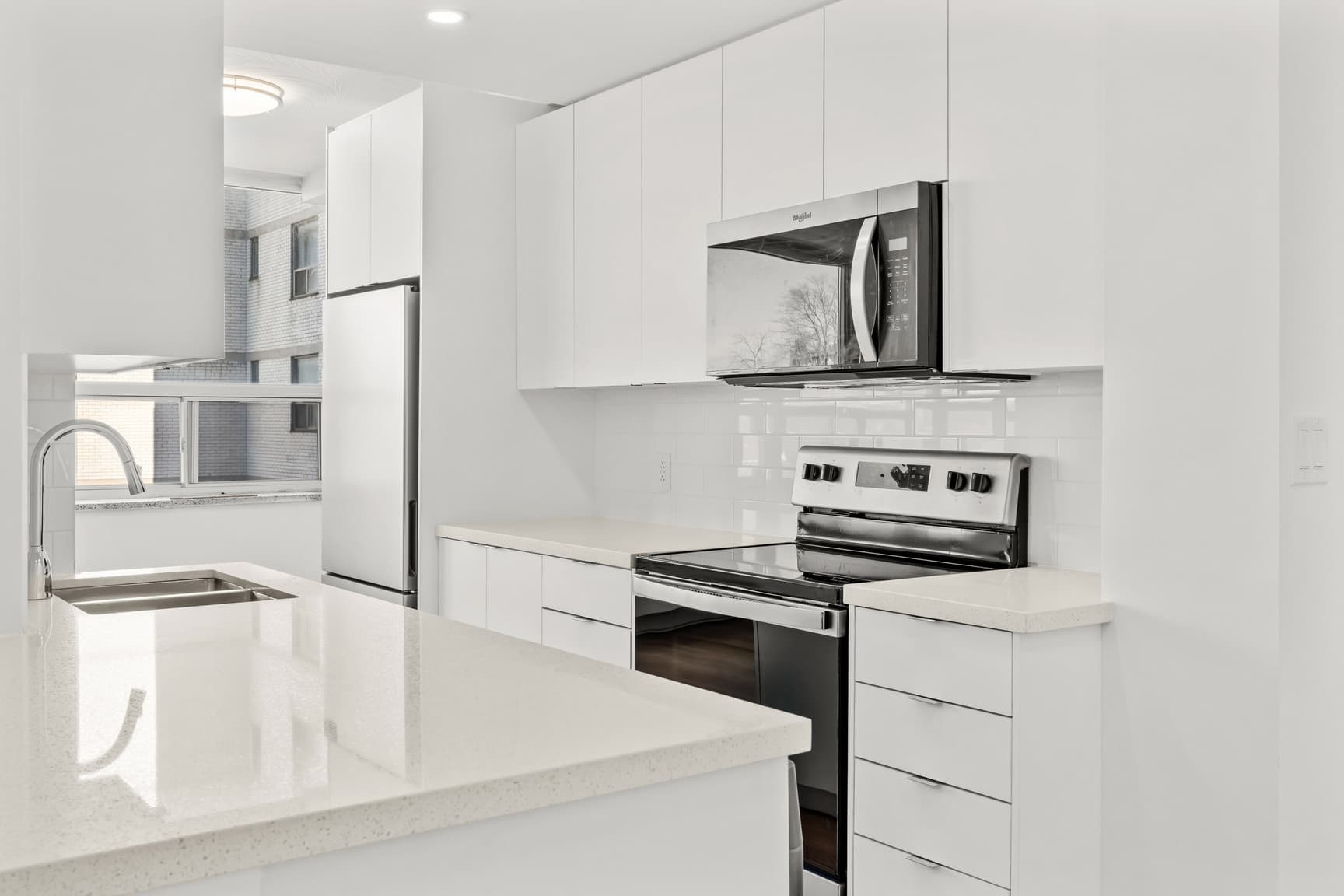 60 Tyndall Ave — 2 Bedroom - Luxe Renovation - Photo 32