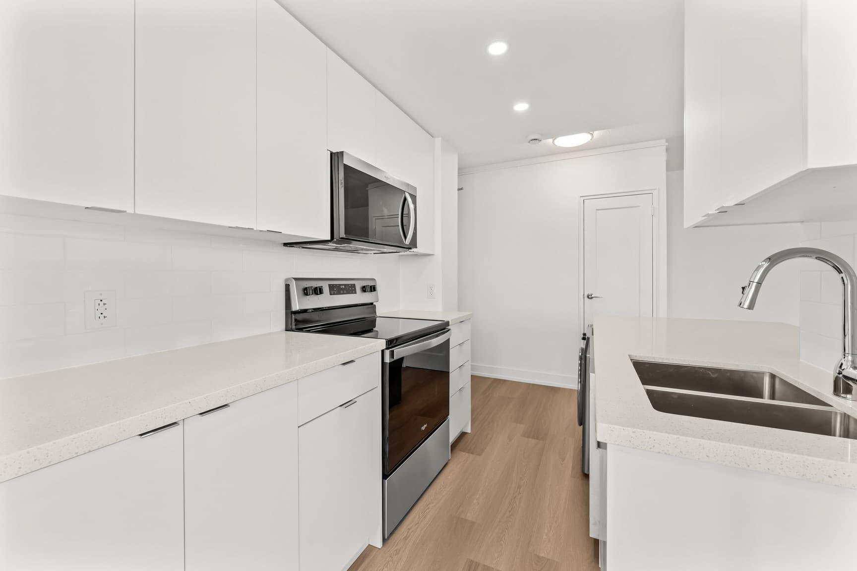 60 Tyndall Ave — 2 Bedroom - Luxe Renovation - Photo 35