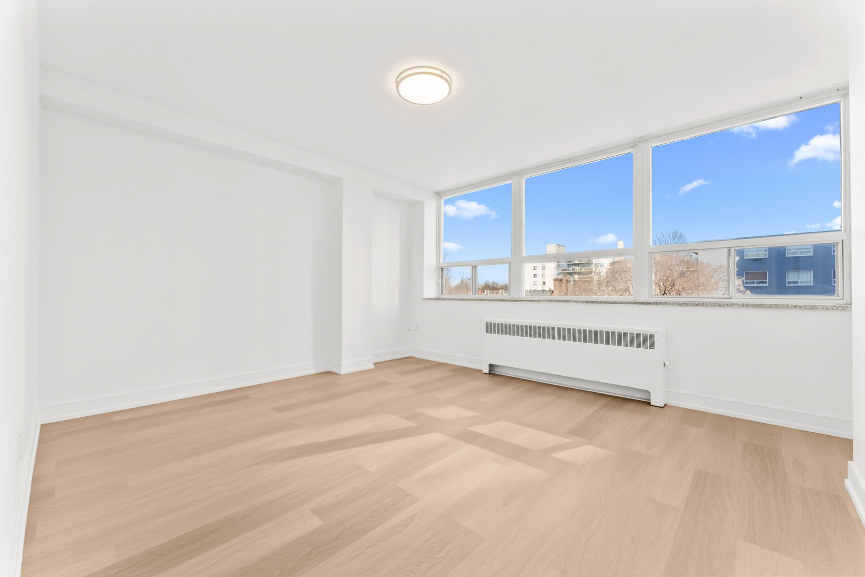 Sunset Tower — Bachelor - Luxe Renovation - Photo 21