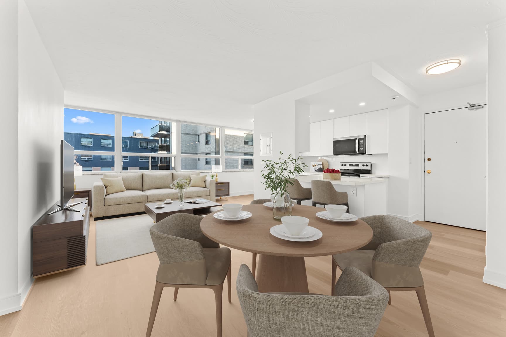 Spencer Apartments — Bachelor - Photo 5