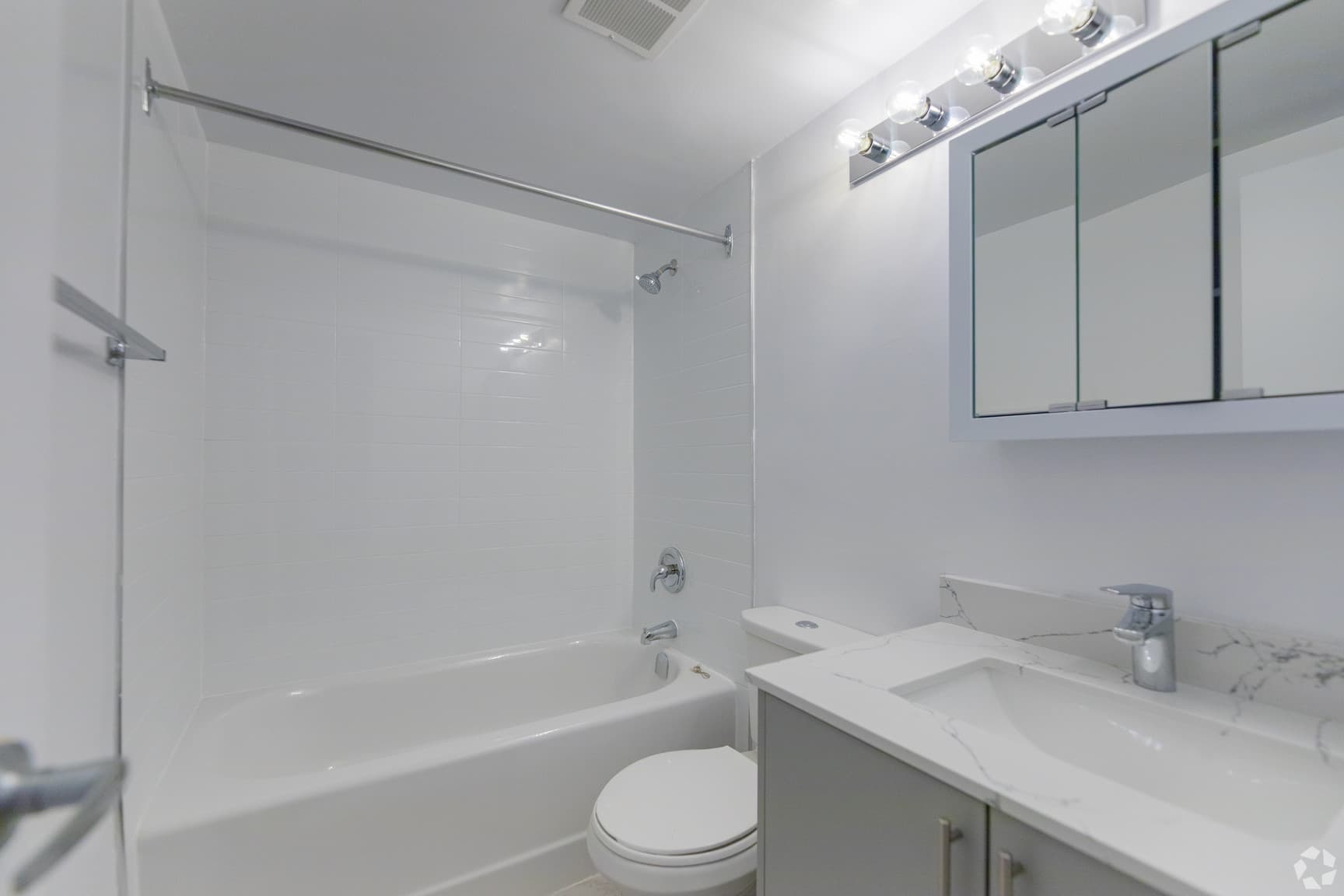4001 Steeles Ave W. — Jr 2 Bedroom - One Month Free - Photo 24