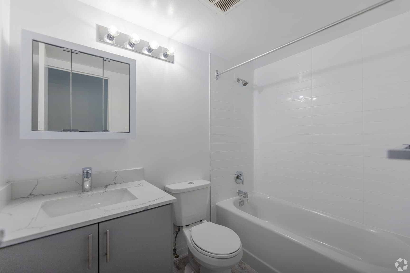 4001 Steeles Ave W. — Jr 2 Bedroom - One Month Free - Photo 31