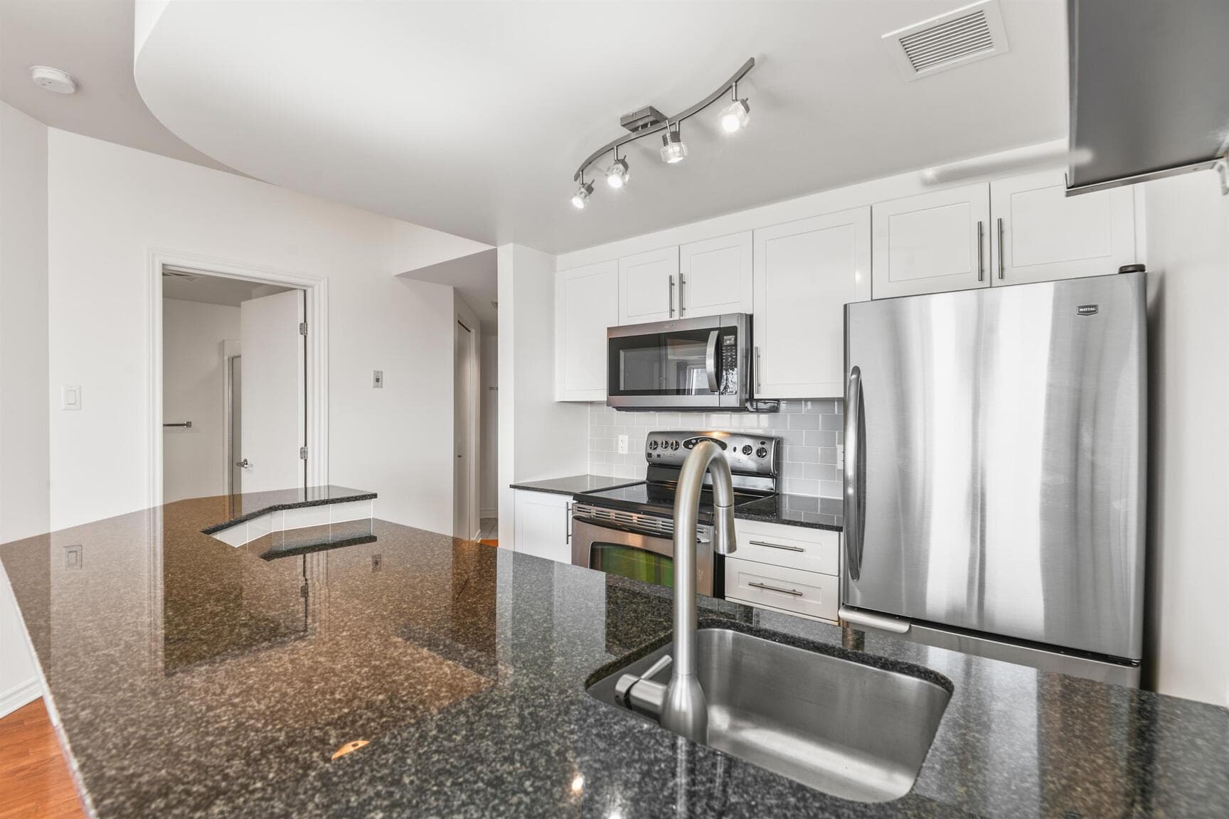 200 Rideau Street — 2 Bedroom - Photo 8