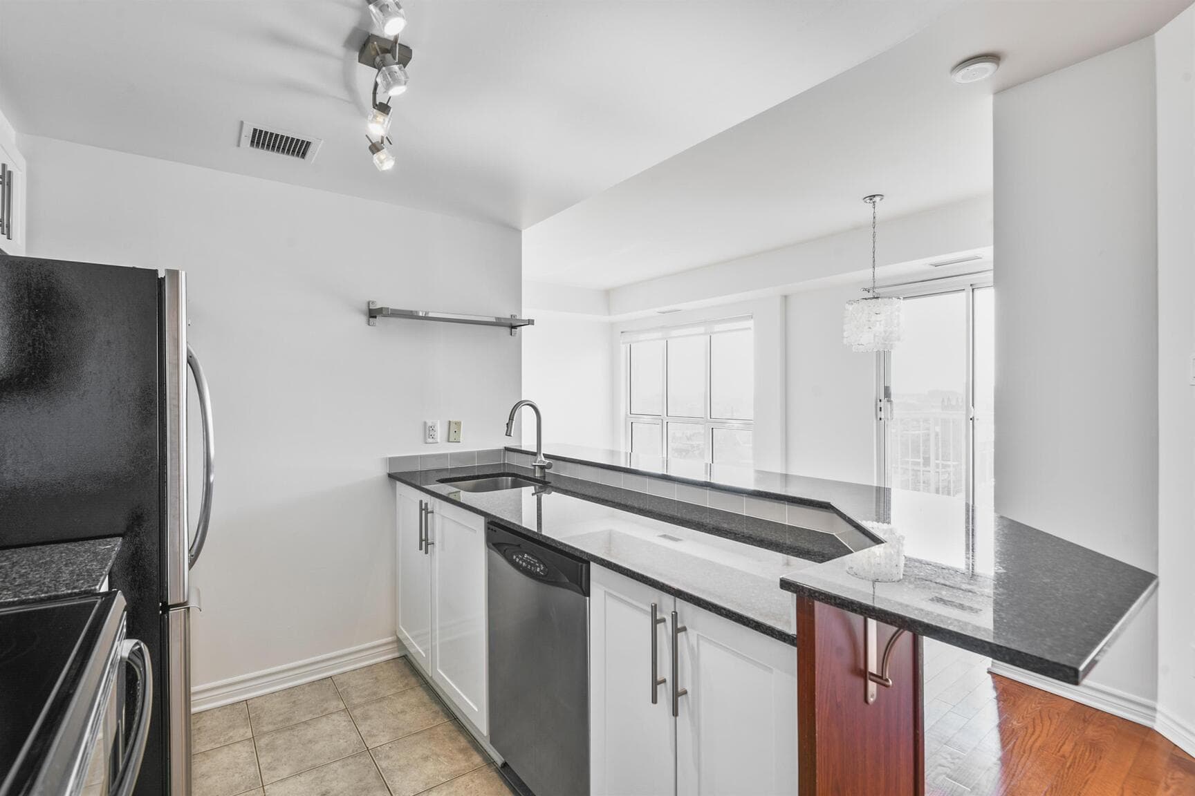 200 Rideau Street — 2 Bedroom - Photo 9