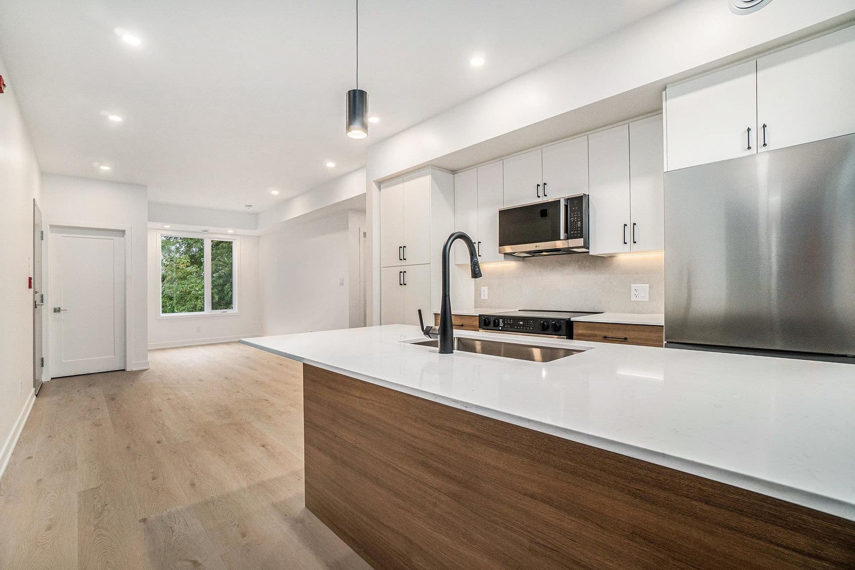 373 Iberville st — Top floor 2 bedroom - Photo 3