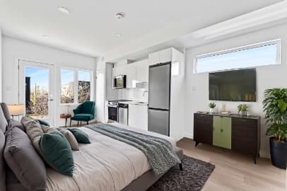 368 Tweedsmuir Avenue — Bachelor
