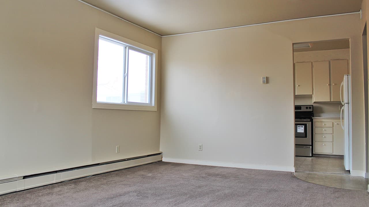 Rae 4160 — 3 bedroom - Photo 5