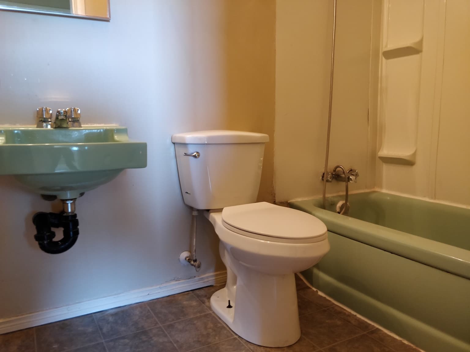 Carlson Apartments — 1 bedroom - Photo 9