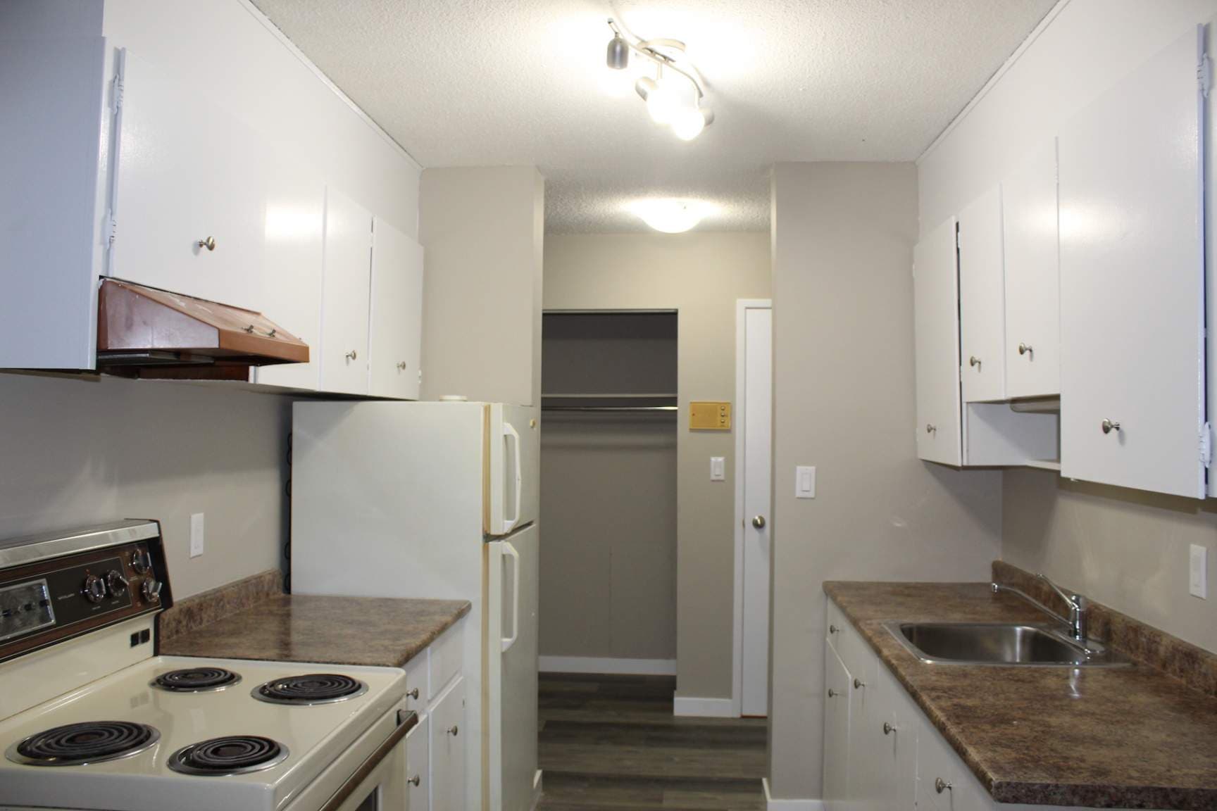 Mainstreet on 33rd — 1 bedroom - Photo 3