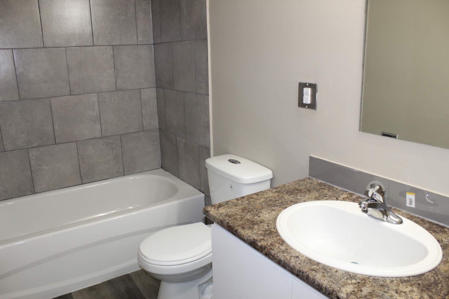 Mainstreet on 33rd — 1 bedroom - Photo 12