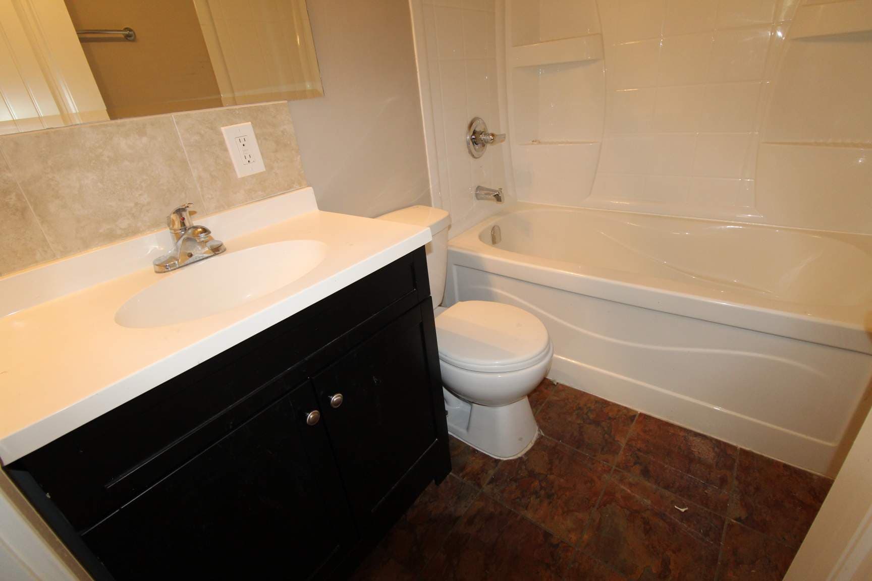 Merante Manor — Bachelor - Photo 3