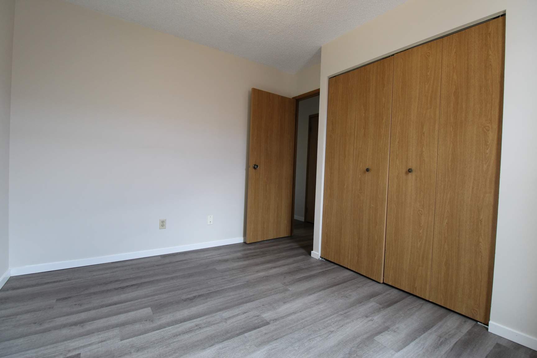 Crescent Heights View — 2 bedroom - Photo 8