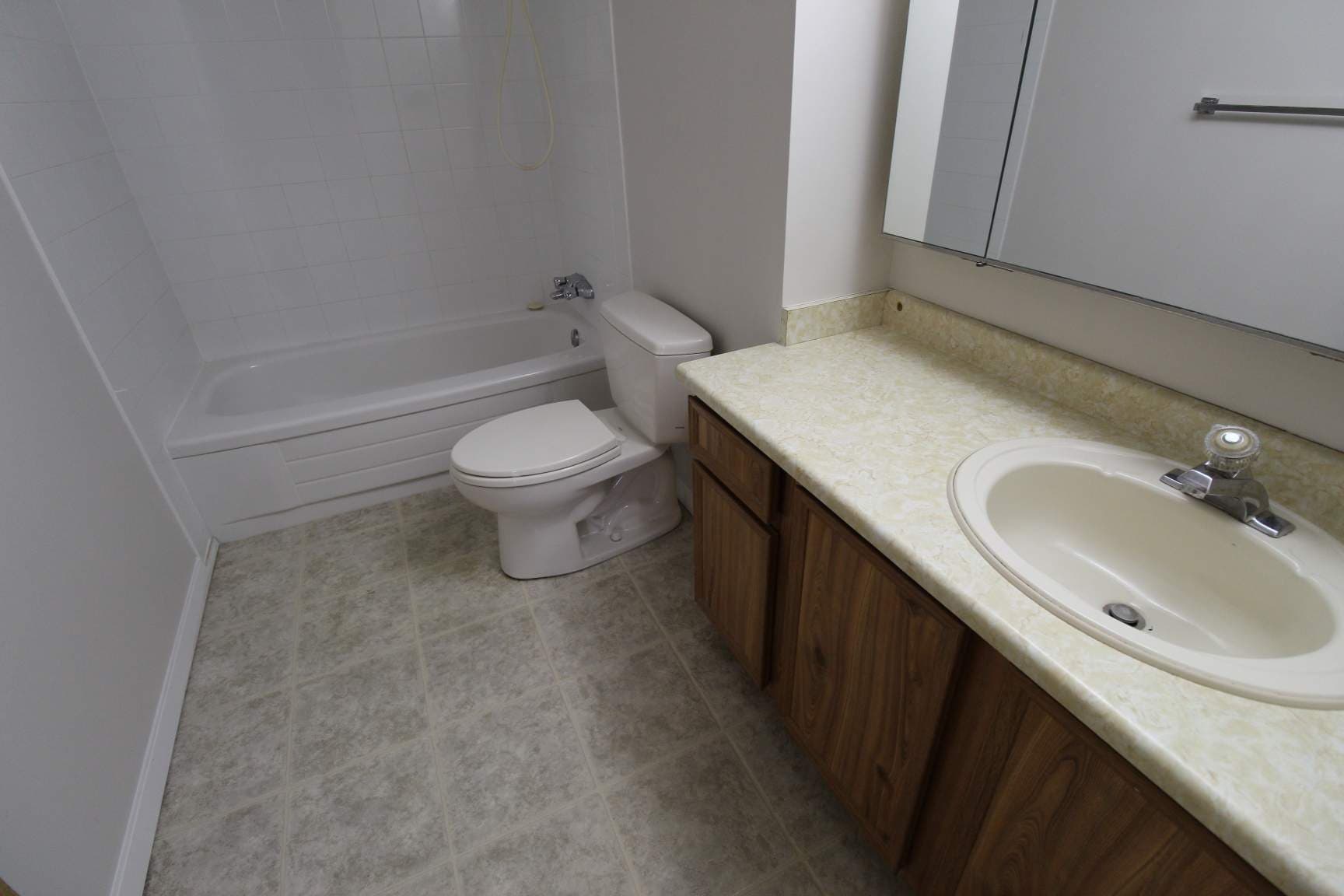 Crescent Heights View — 2 bedroom - Photo 10
