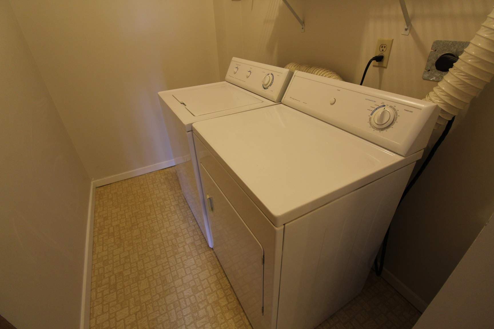 Crescent Heights View — 2 bedroom - Photo 11