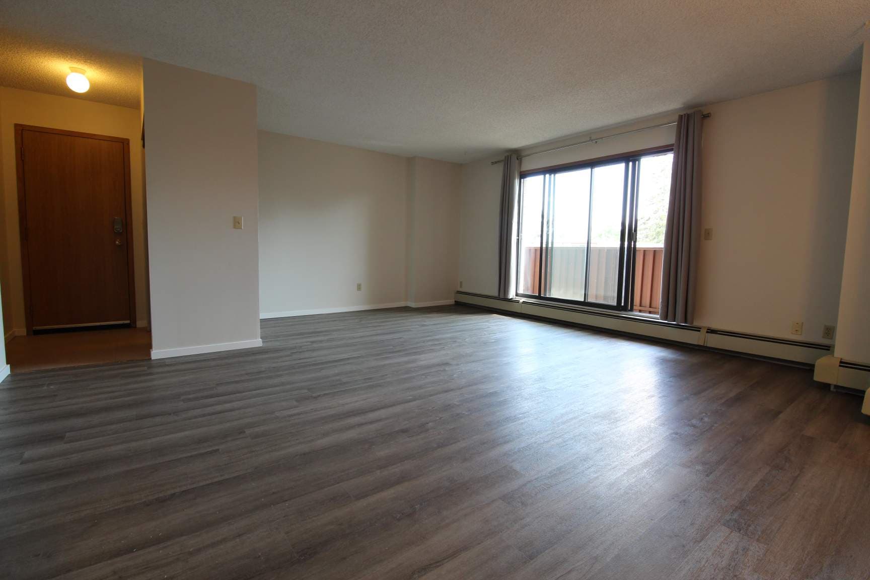 Crescent Heights View — 2 bedroom - Photo 7