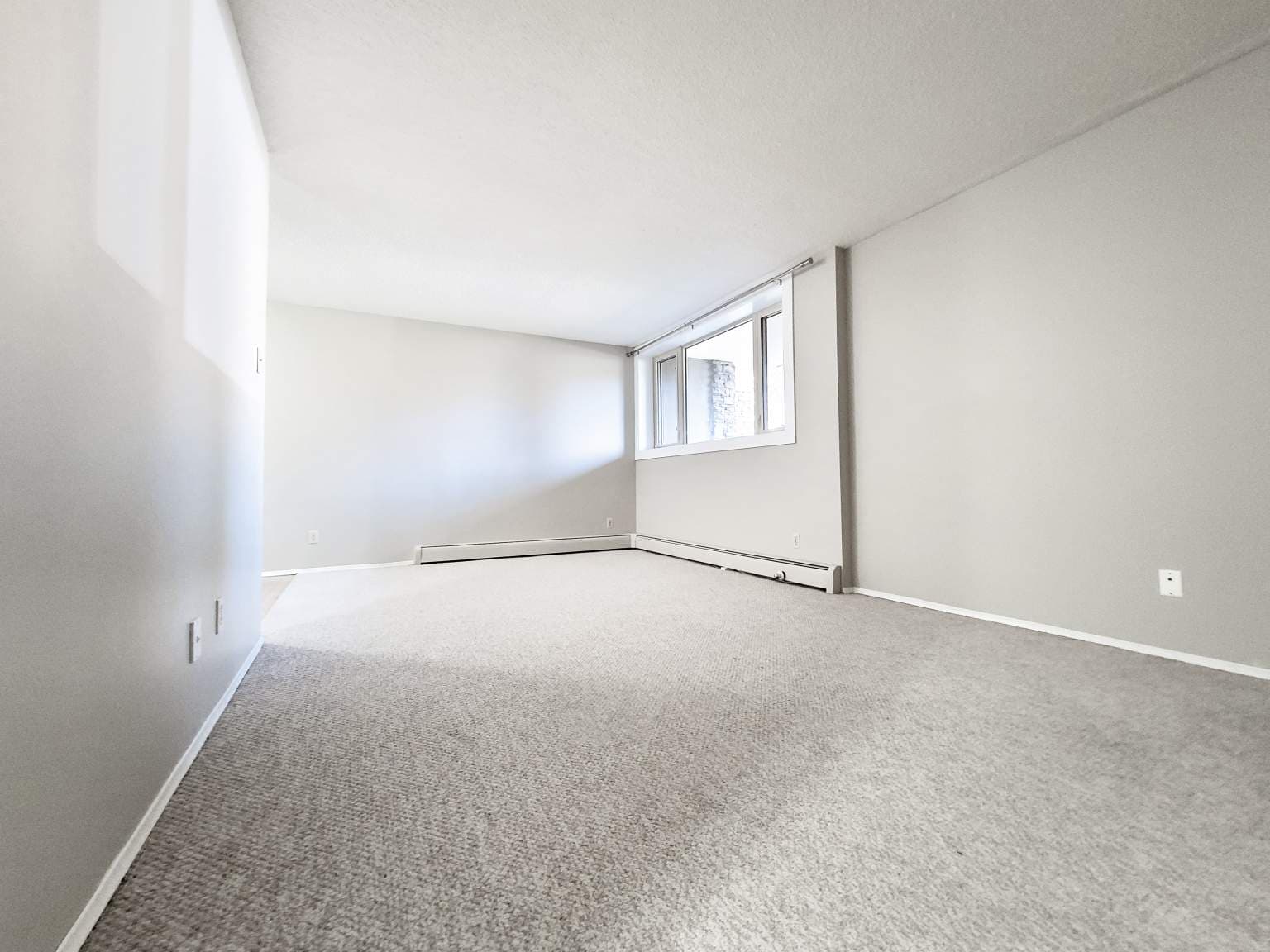 Mainstreet Mews — 1 bedroom - Photo 2