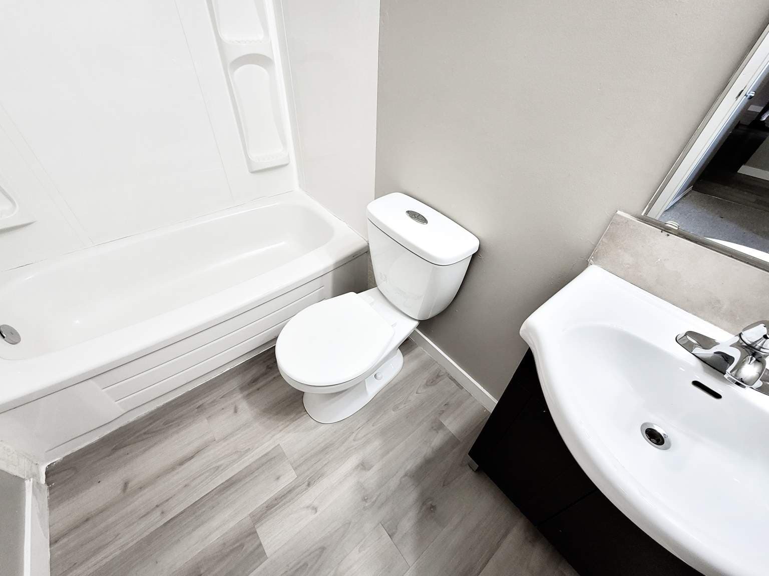 Mainstreet Mews — 1 bedroom - Photo 3