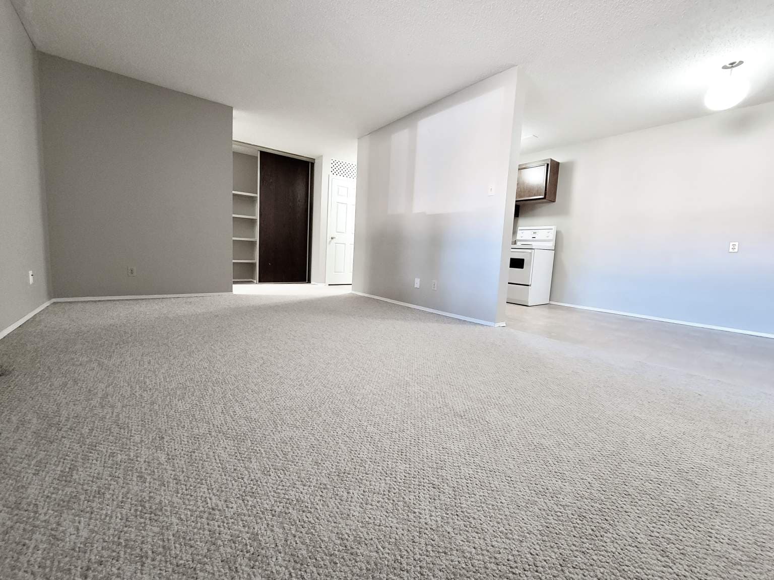 Mainstreet Mews — 1 bedroom - Photo 5