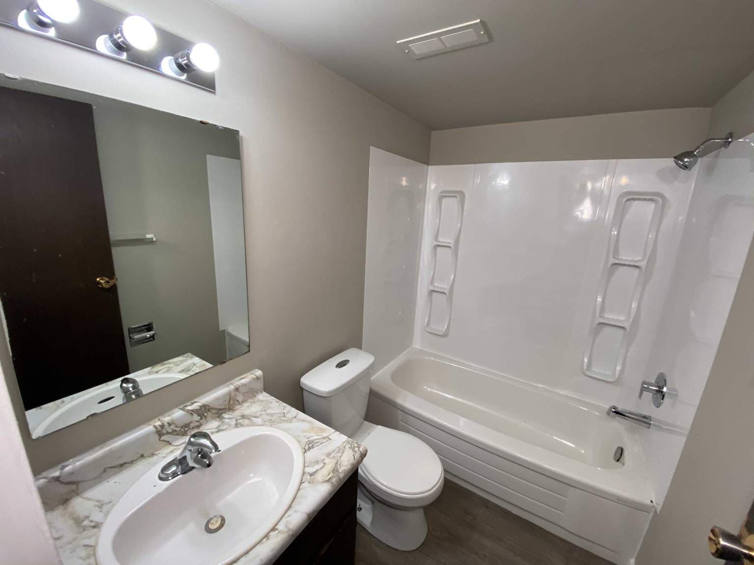Lawson Place — 1 bedroom - Photo 5