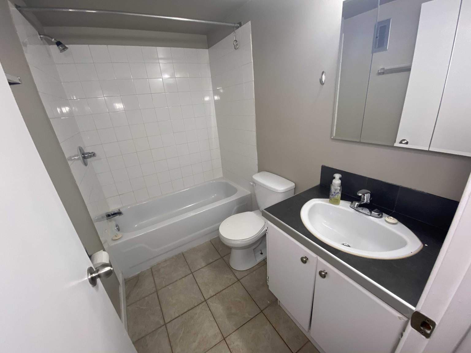 McCam 2 Apartments — 3 bedroom - Photo 6