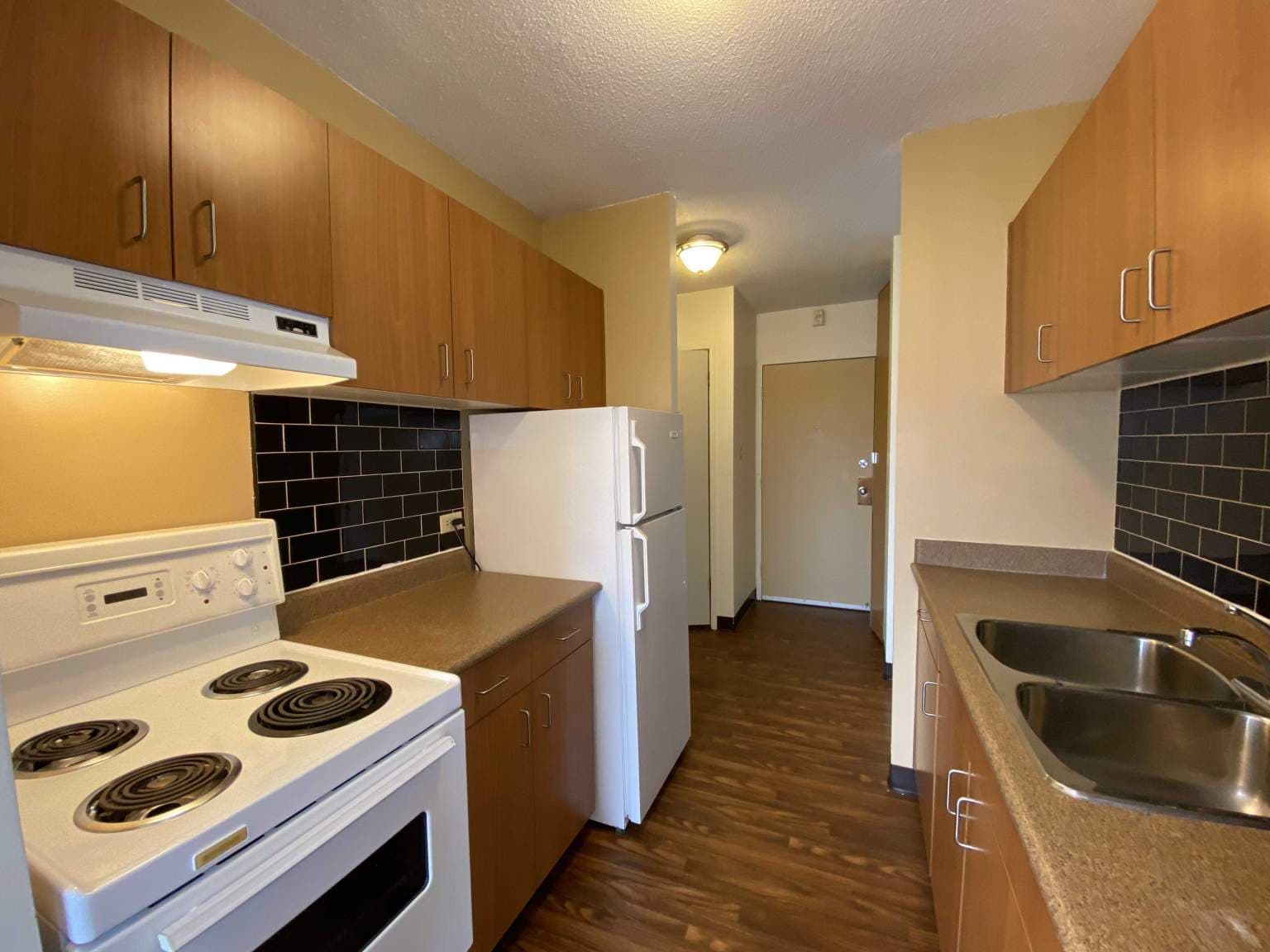 University Tower Apartments — Bachelor Furnished - Photo 10