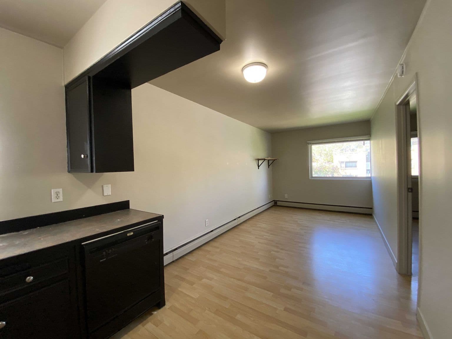Mount Royal Apartments — 1 bedroom - Photo 2