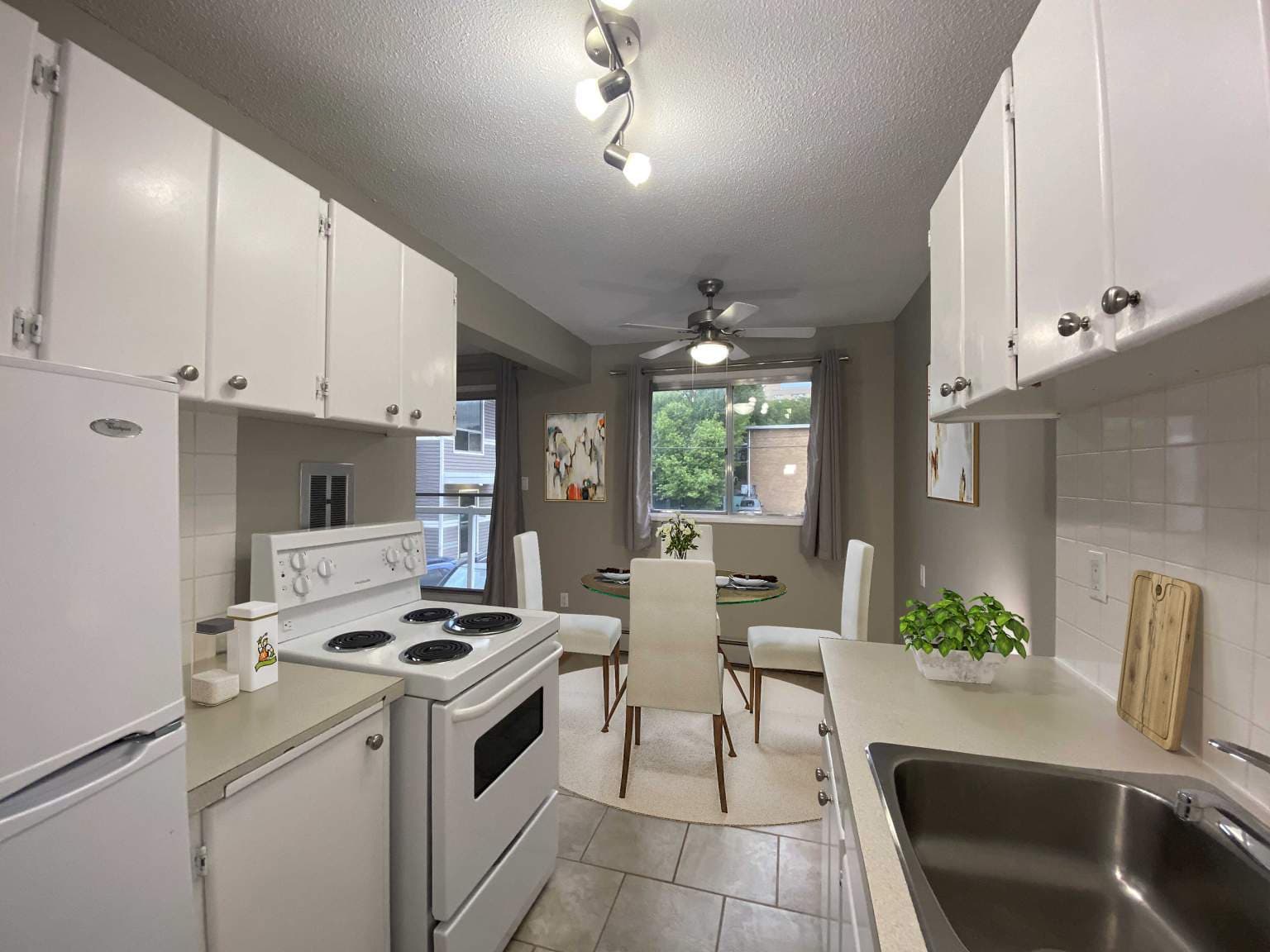 McCam 2 Apartments — 3 bedroom - Photo 4