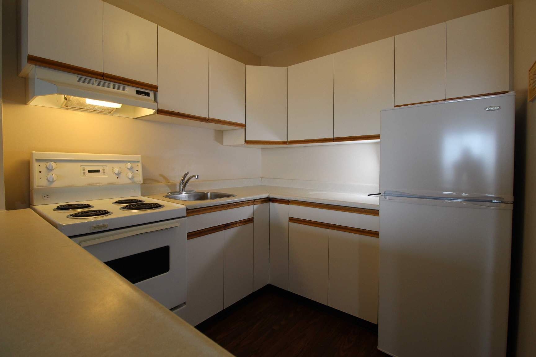 University Tower Apartments — Bachelor Furnished - Photo 11