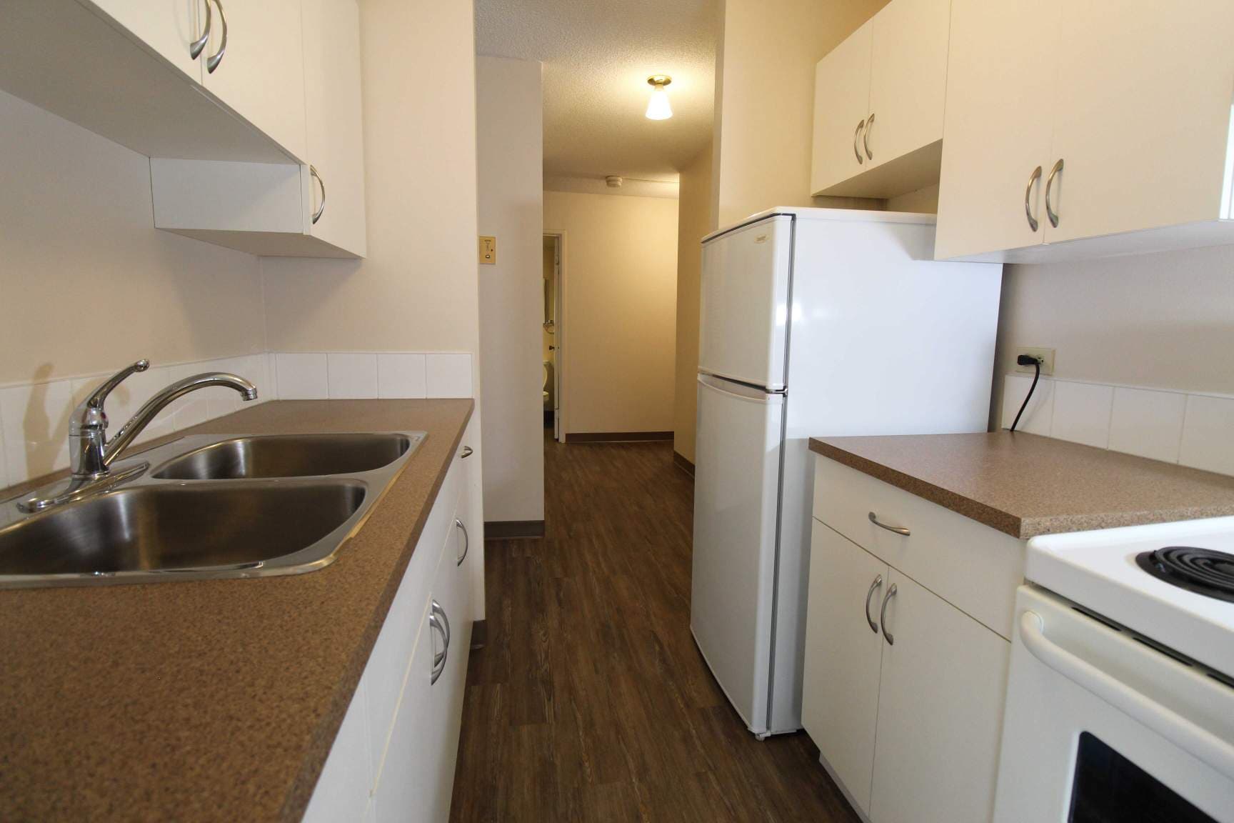 University Tower Apartments — Bachelor Furnished - Photo 12