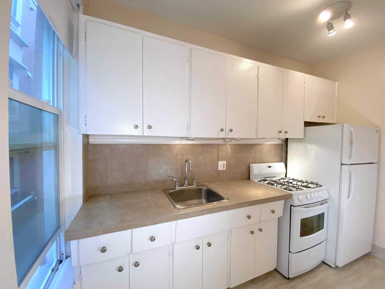 Royal Mission Apartments — 1 bedroom - Photo 5