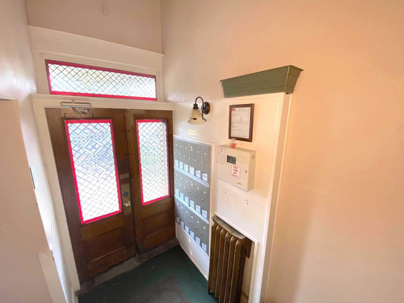 Royal Mission Apartments — 1 bedroom - Photo 9