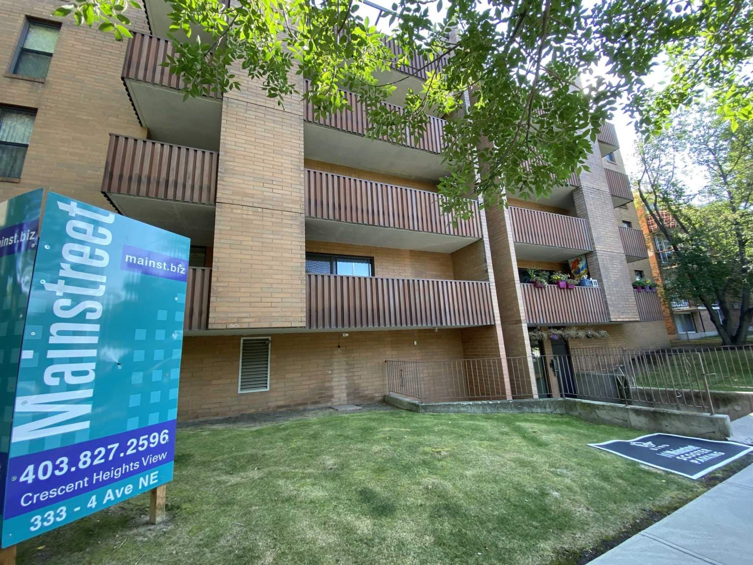 Crescent Heights View — 2 bedroom - Photo 3