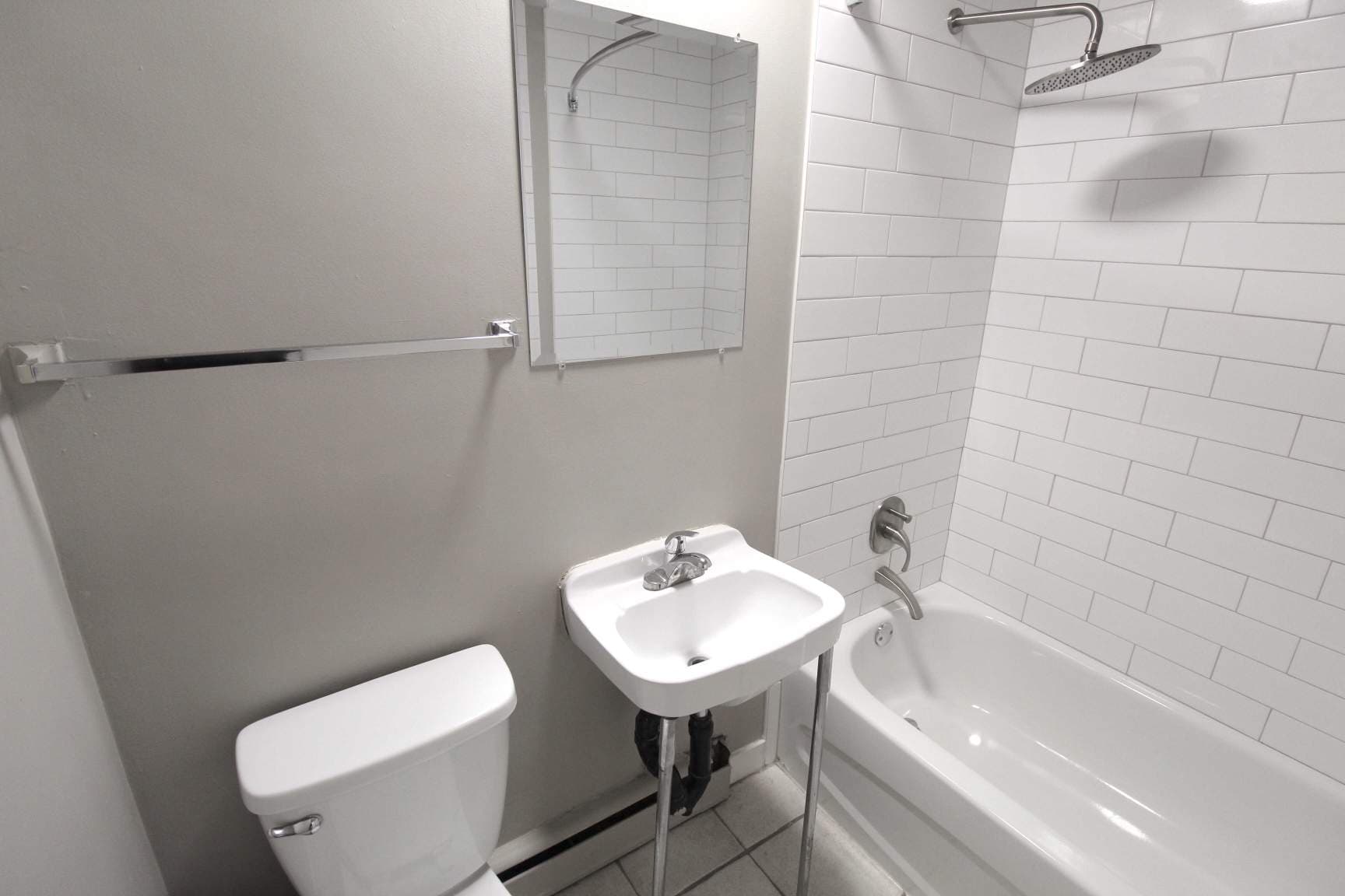 Grey 909 — 2 bedroom - Photo 3