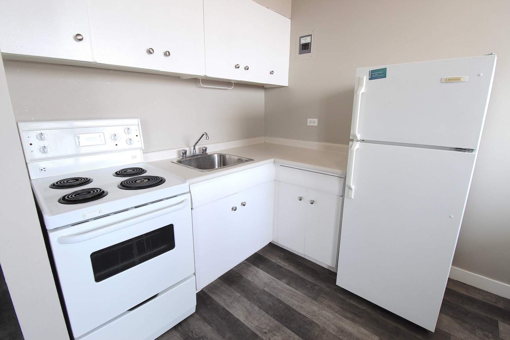 Grey 909 — 2 bedroom - Photo 2