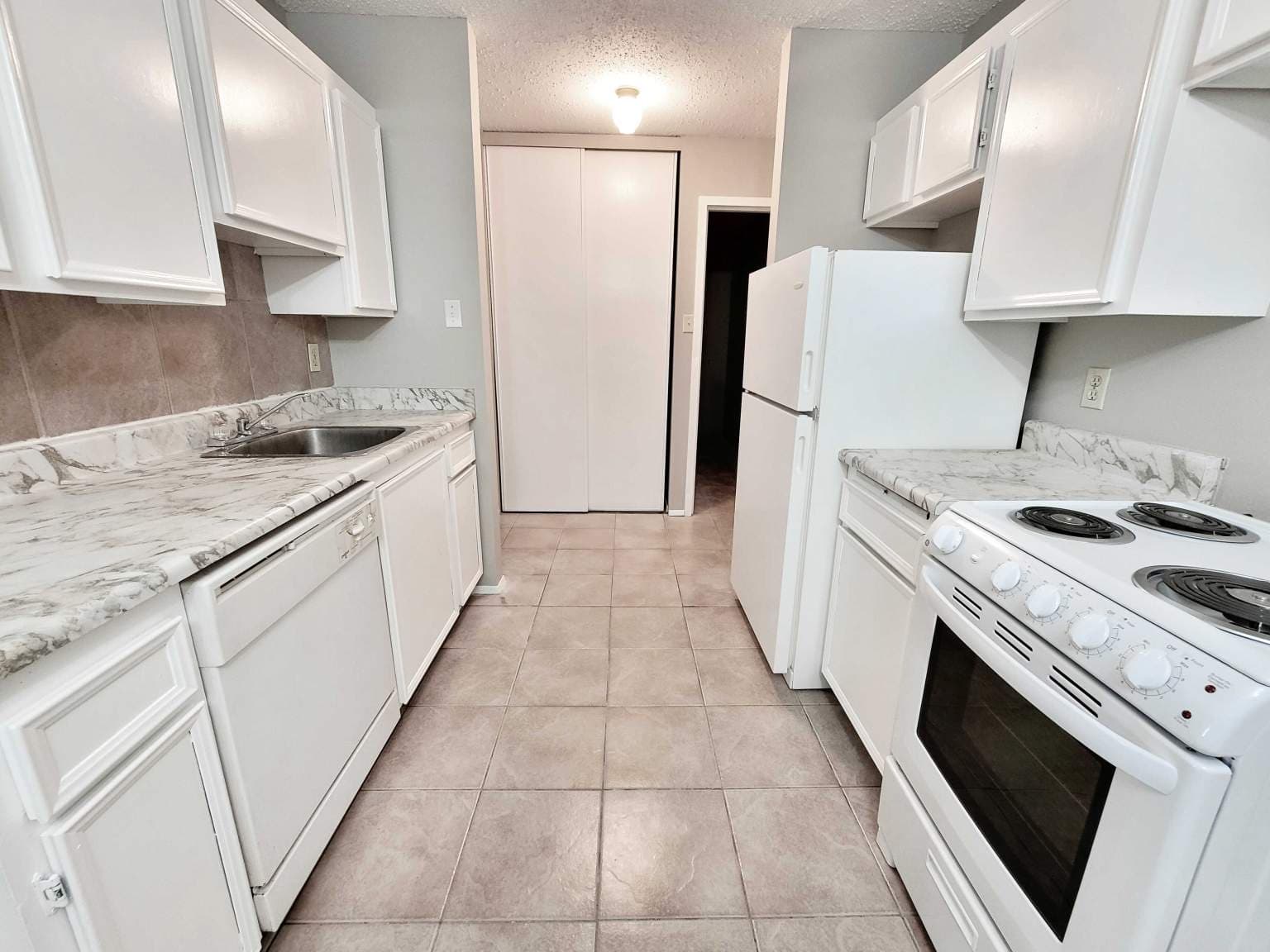 Sutherland 111 — 1 bedroom - Photo 4