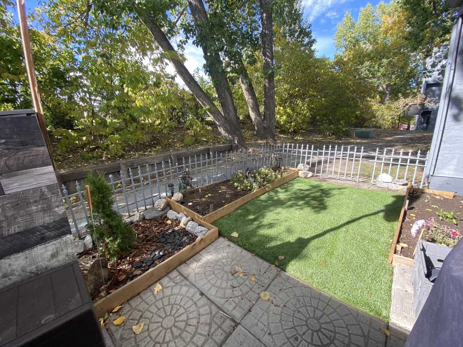Queen's Park Townhomes — 2 bedroom - Photo 18