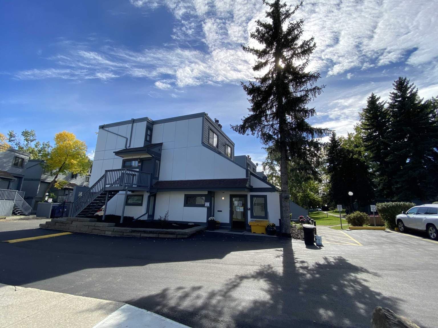 Queen's Park Townhomes — 2 bedroom - Photo 25