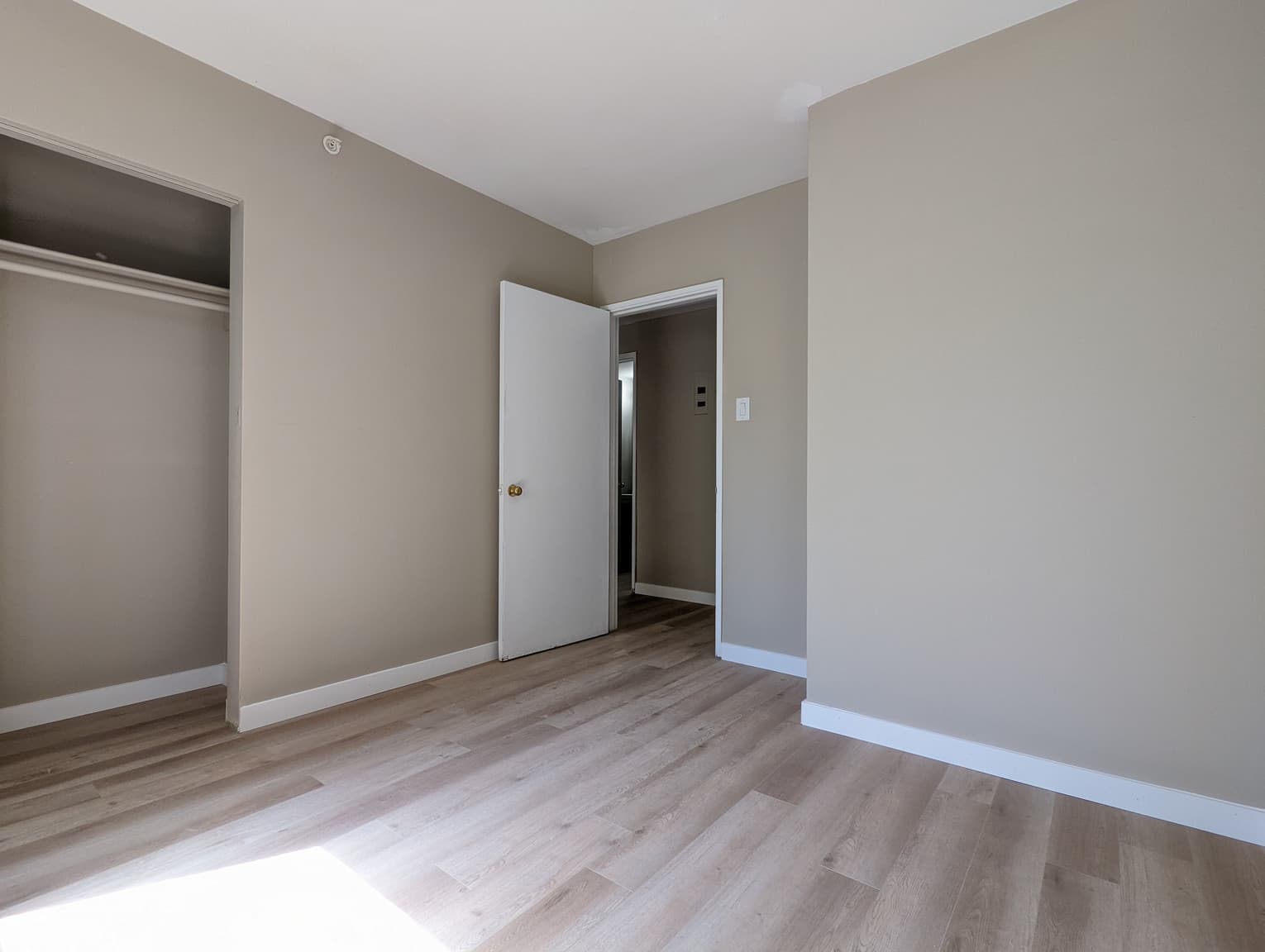 Broadview Legislature Apartments — 1 Bedroom - Photo 5