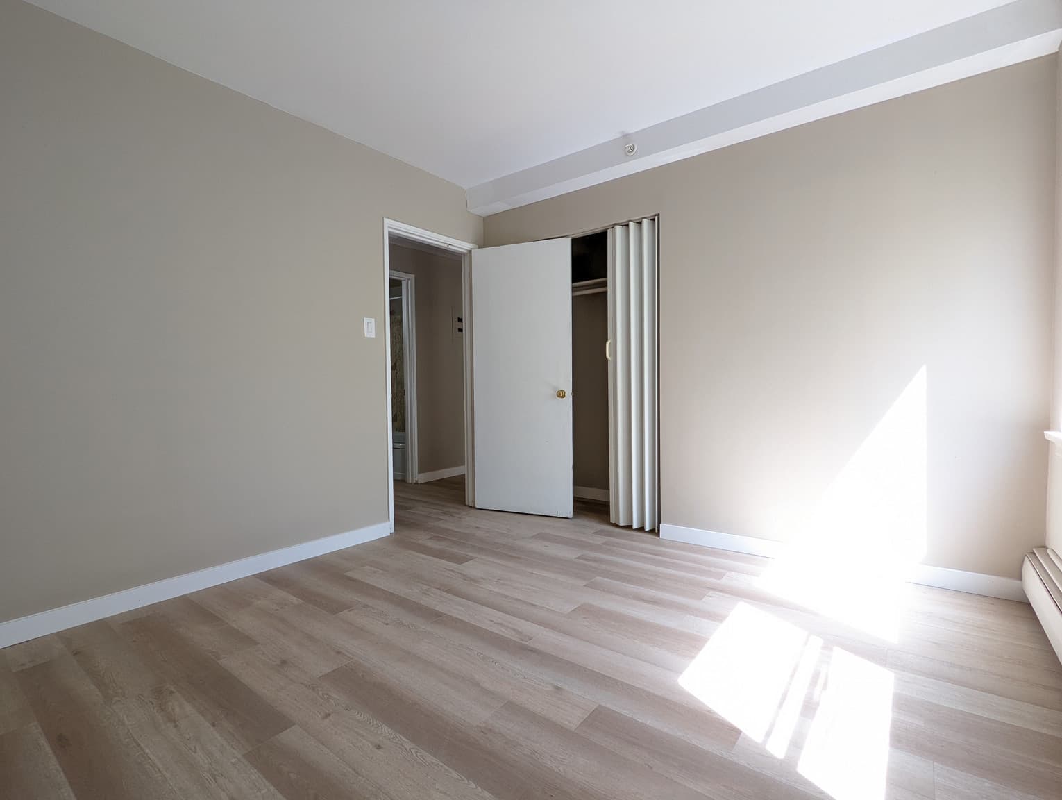 Broadview Legislature Apartments — 1 Bedroom - Photo 4