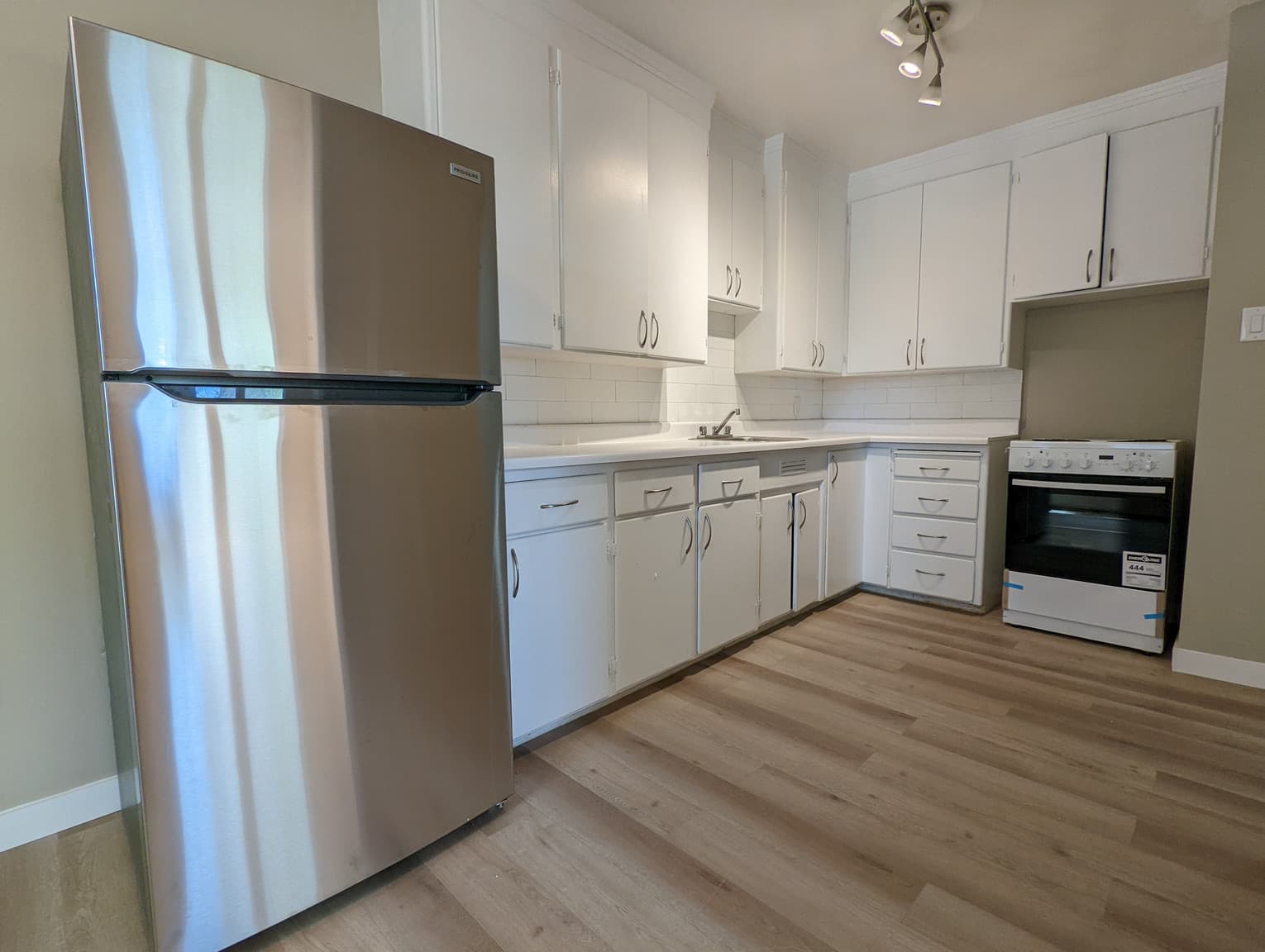 Broadview Legislature Apartments — 1 Bedroom - Photo 7