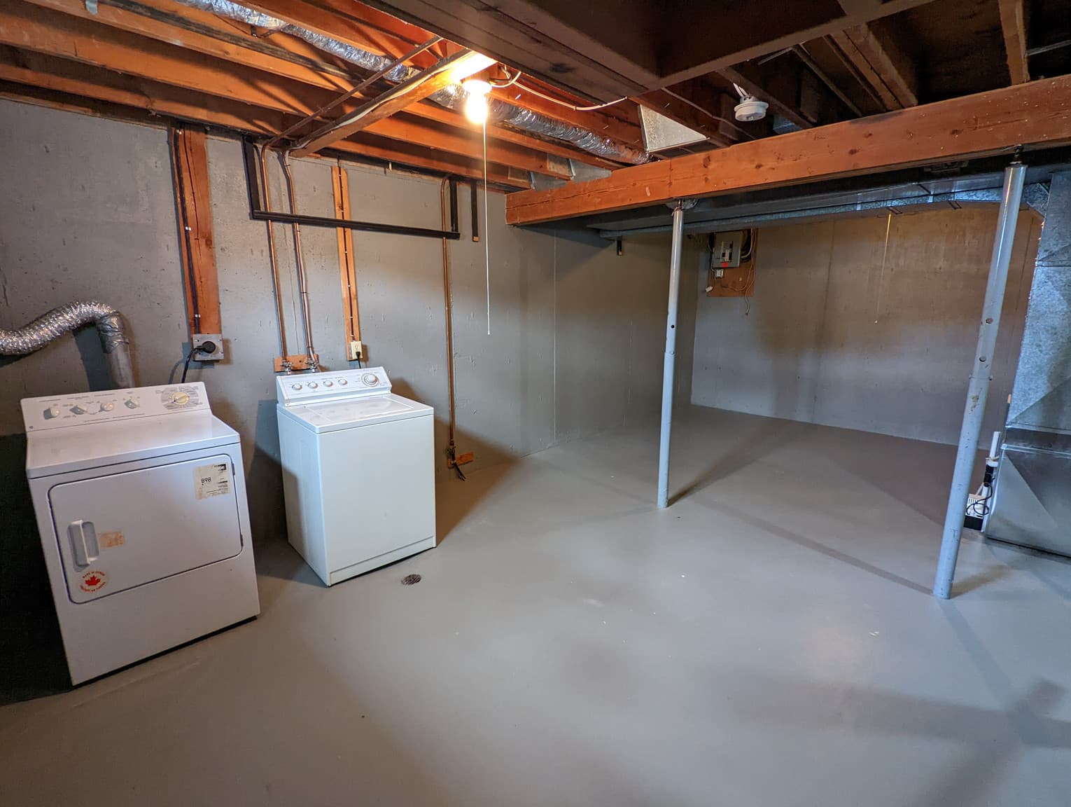 University Townhomes — 3 Bedroom - Photo 9