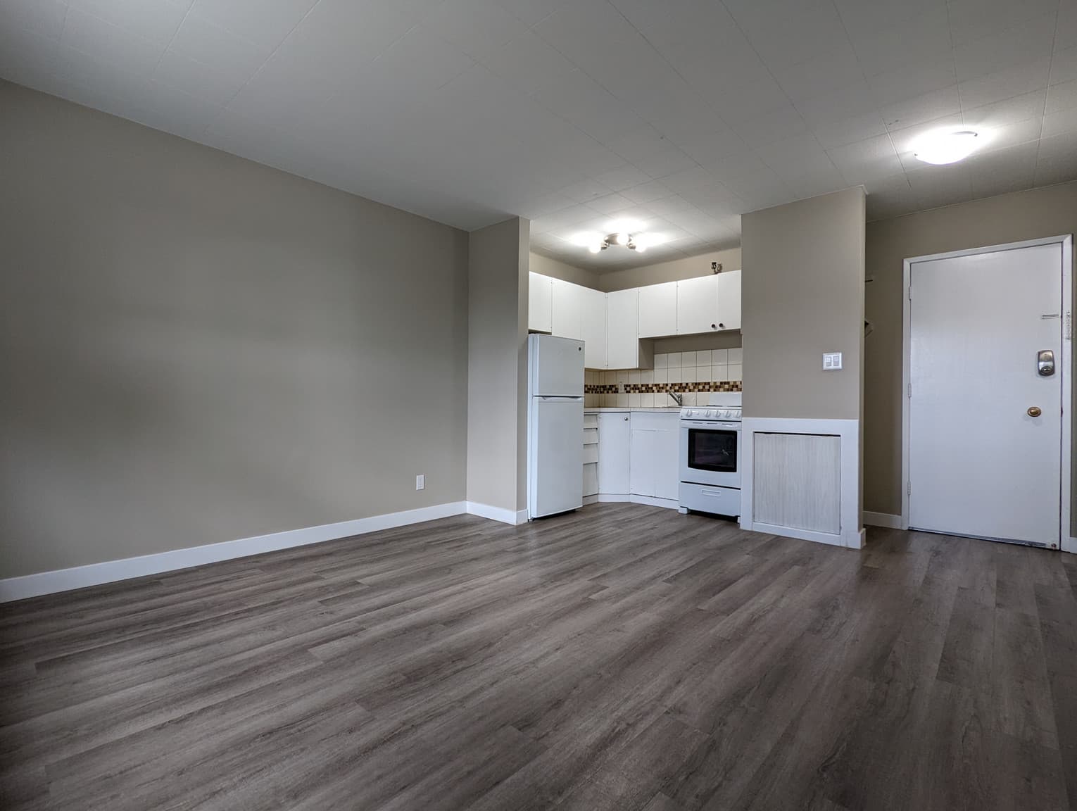 Mainstreet University Apartments — 1 bedroom - Photo 2