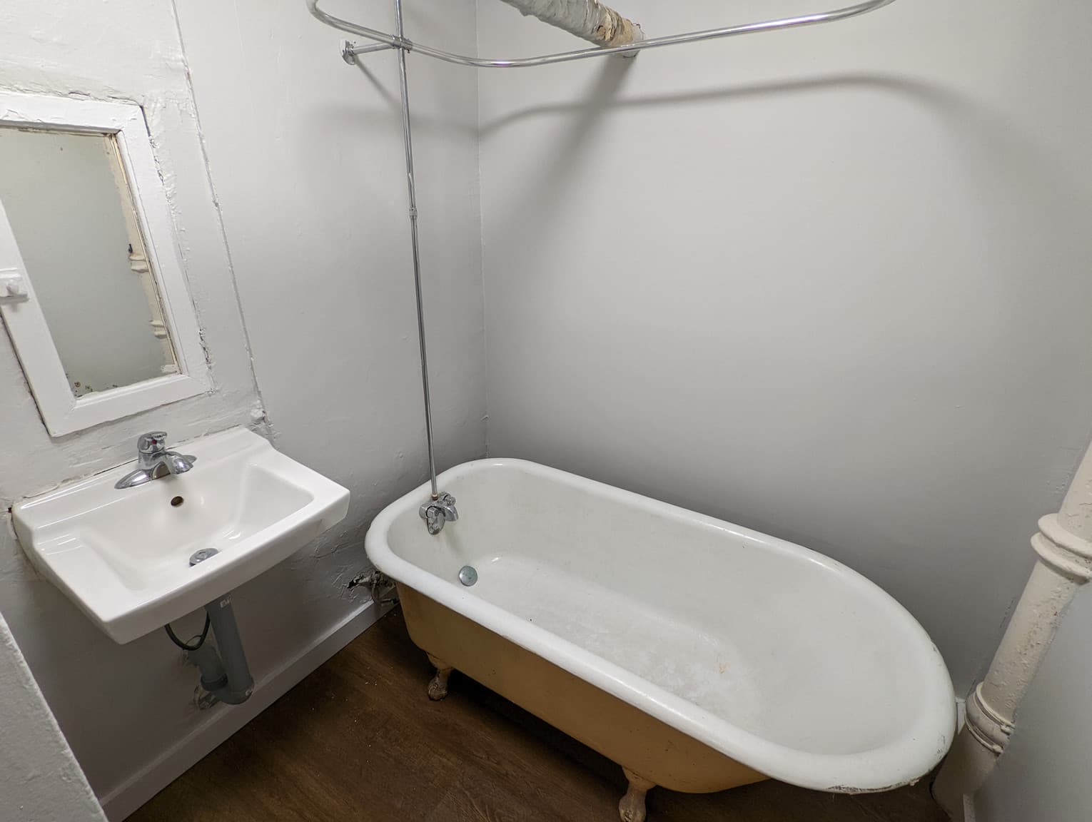 Moxam Court Apartments — 2 Bedroom - Photo 11