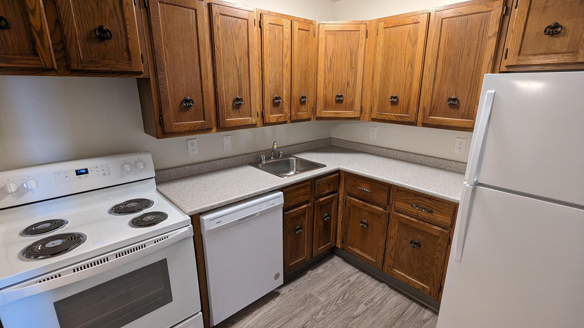 Mainstreet Fairmont Village — 3 Bedroom - Photo 4