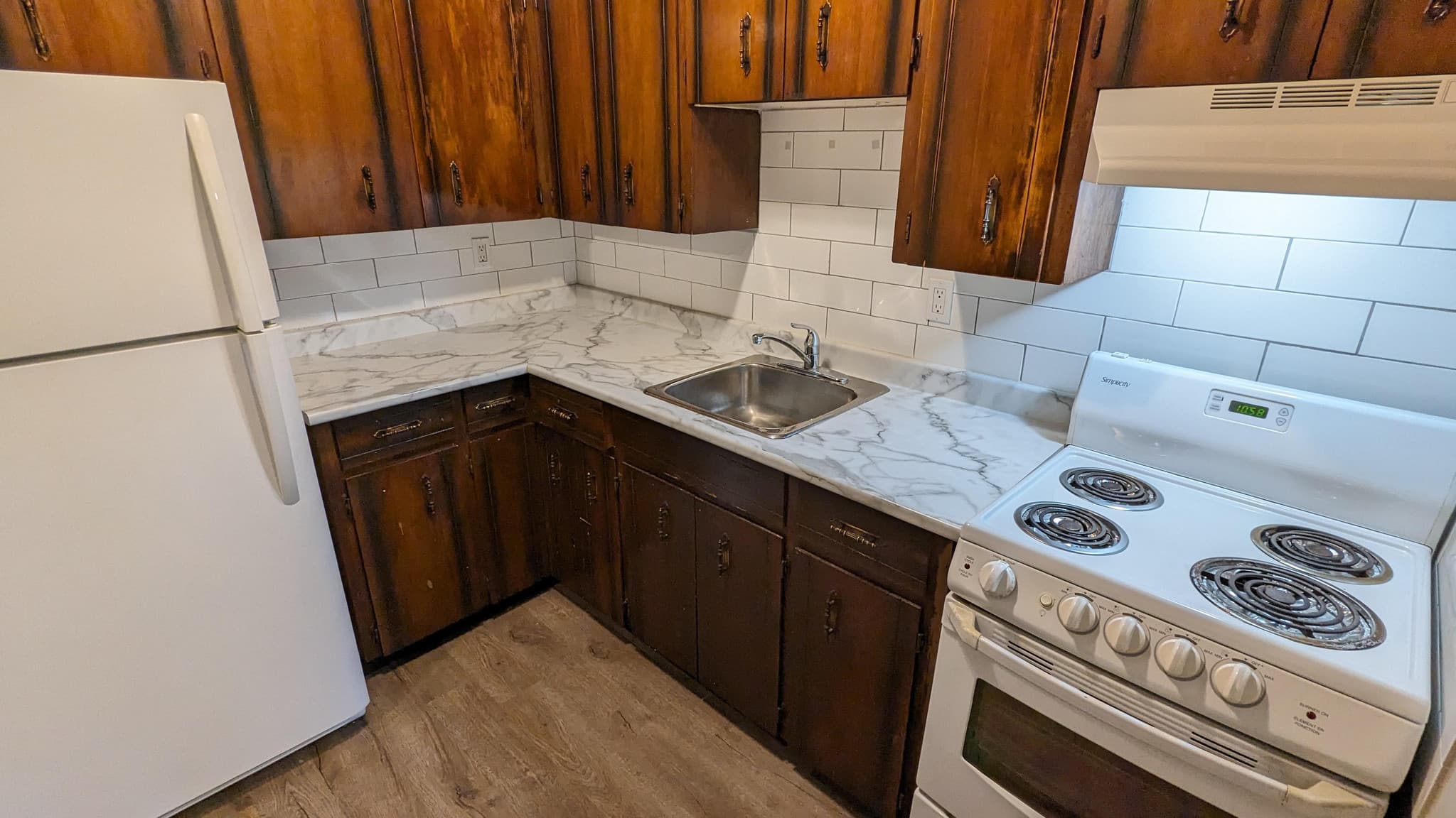 Cheam View Apartments 2 — Bachelor - Photo 2