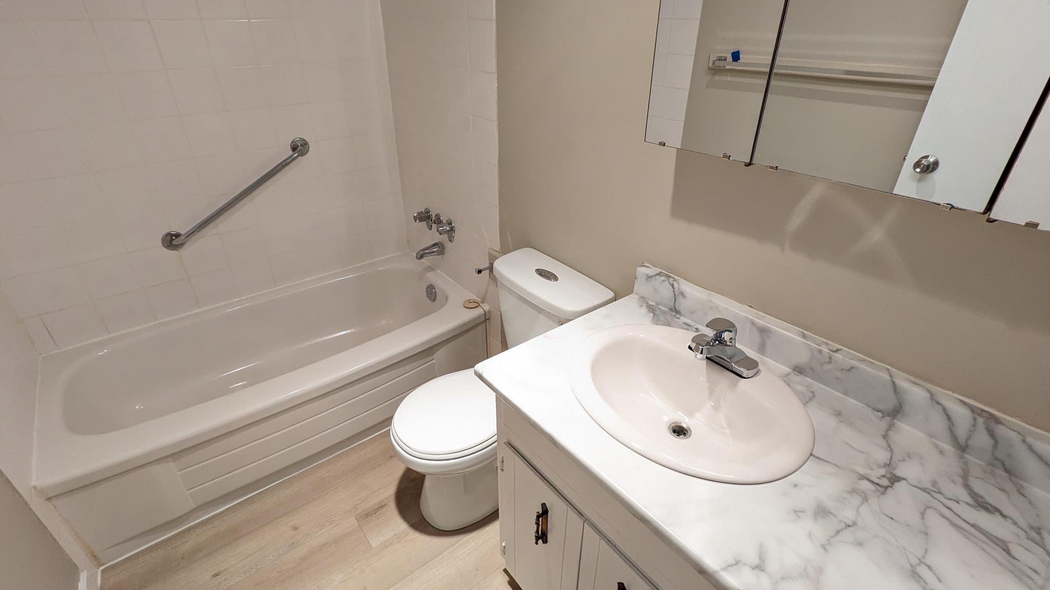 Cheam View Apartments 2 — Bachelor - Photo 9