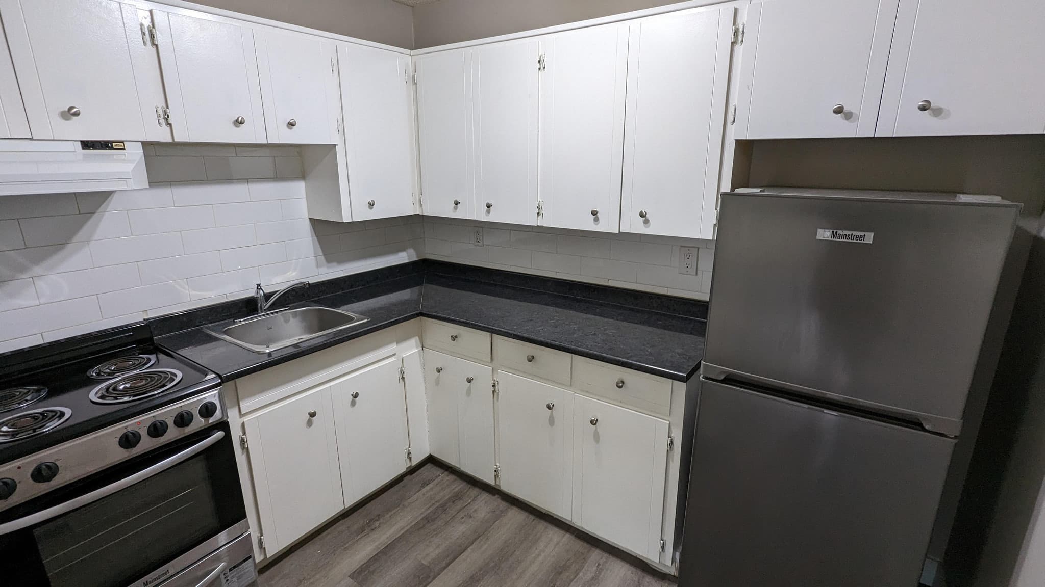 Cheam View Apartments 1 — Bachelor - Photo 3